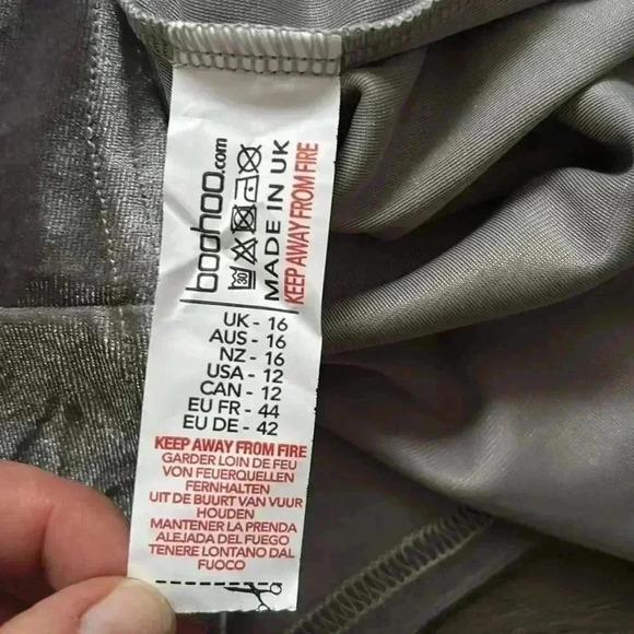 ✨🆕Boohoo🆕✨ | Karina velvet cami dress in silver - Picture 9 of 11